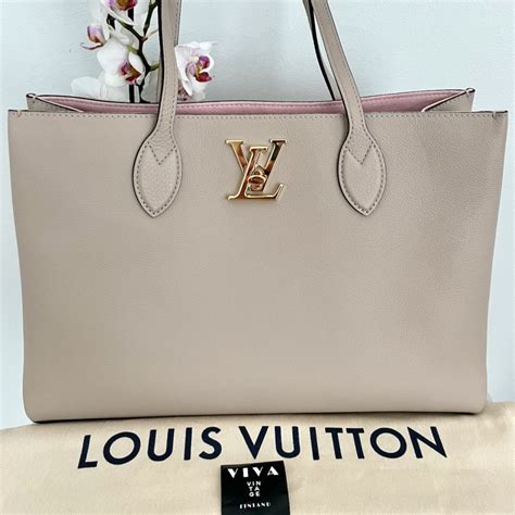 louis vuitton shopper con foderera fucsia|Women's Lockme Shopper .